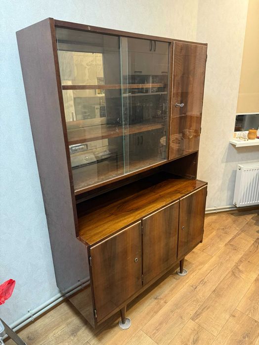 Книжный шкаф низкий весна натуральное дерево 1972 г венгрия будапешт