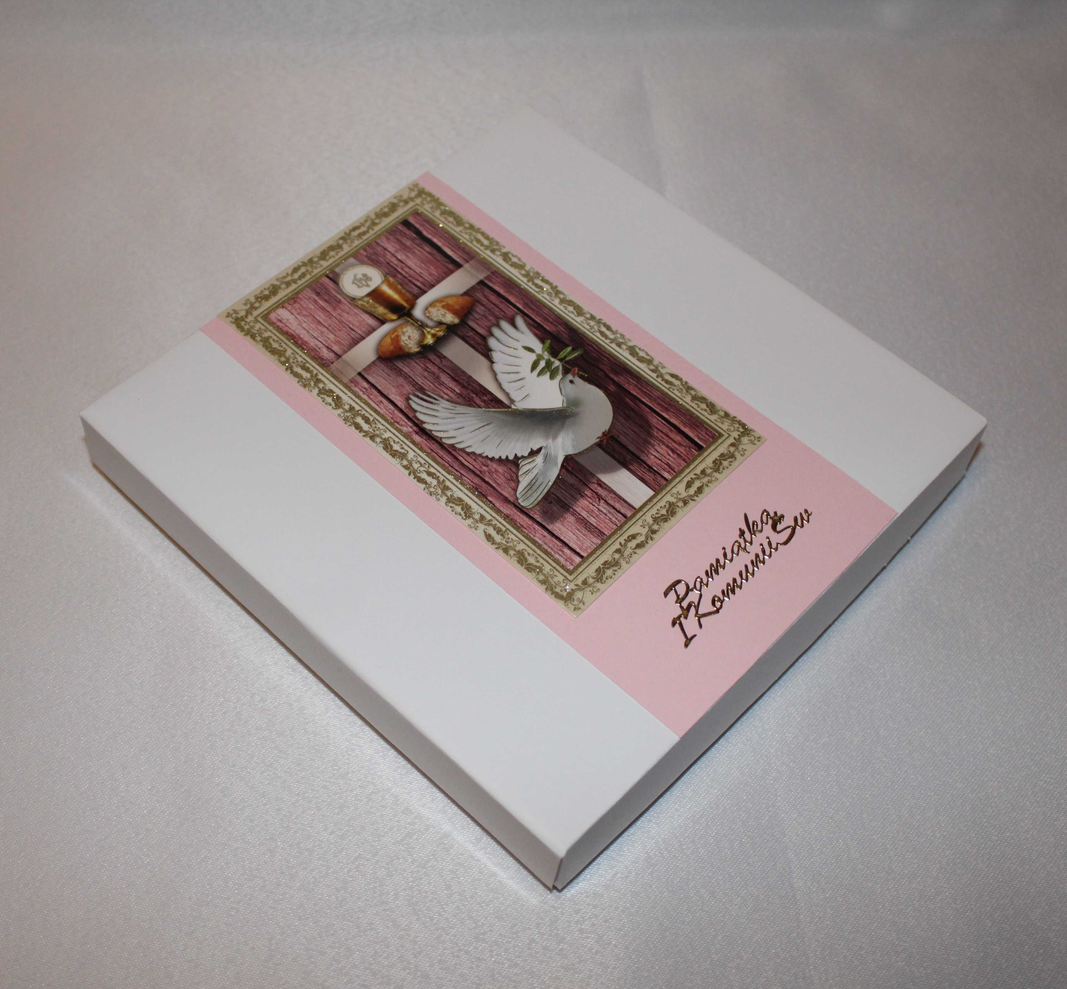 Kartka w pudełku na Pierwsza Komunia Święta biała różowa gołąbek