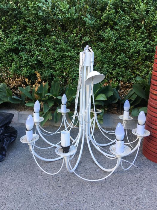 Люстра металева біла