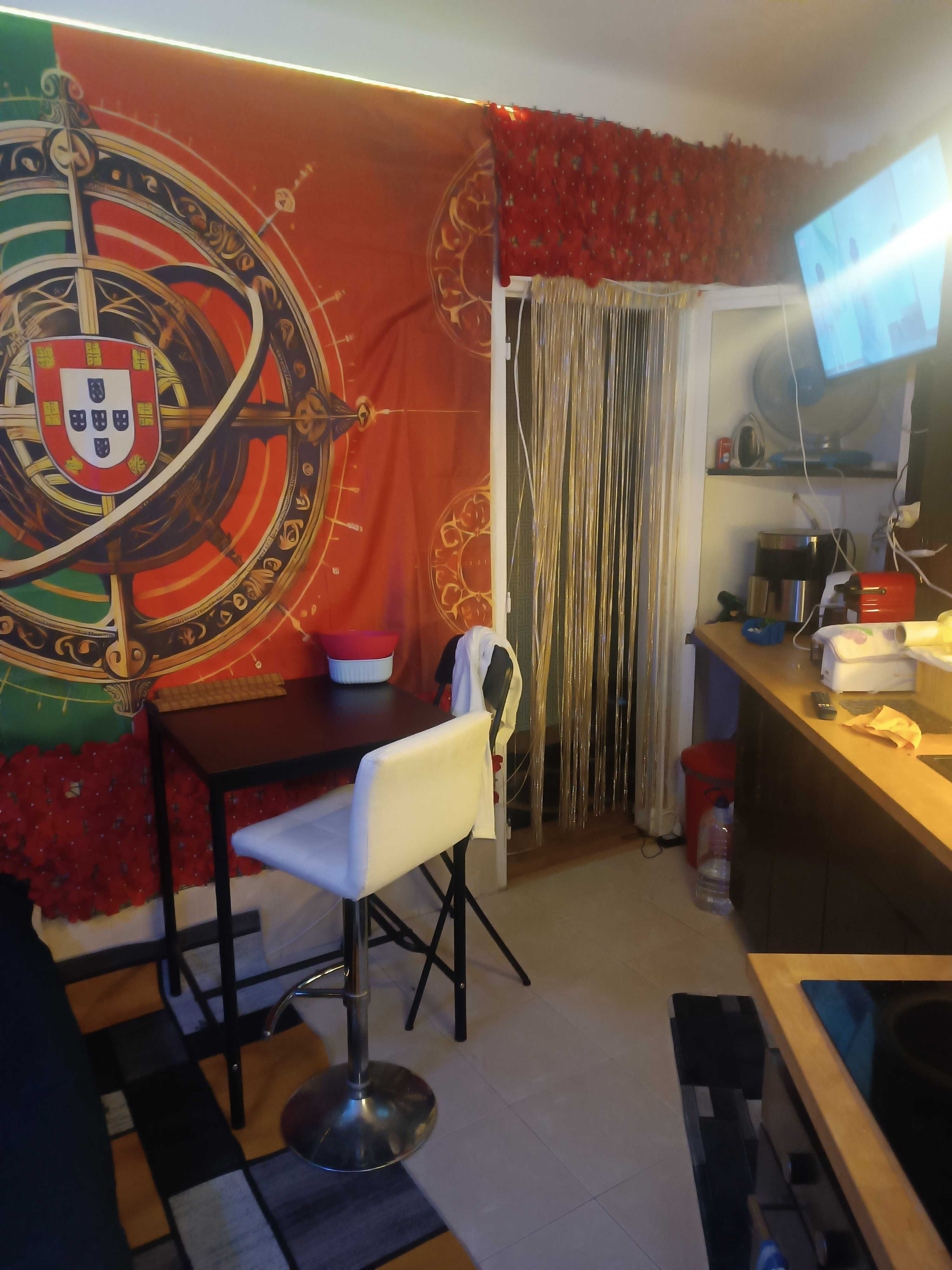 Quarto com Beliche, 2 Secretárias, para 2 Estudantes (Mulheres)