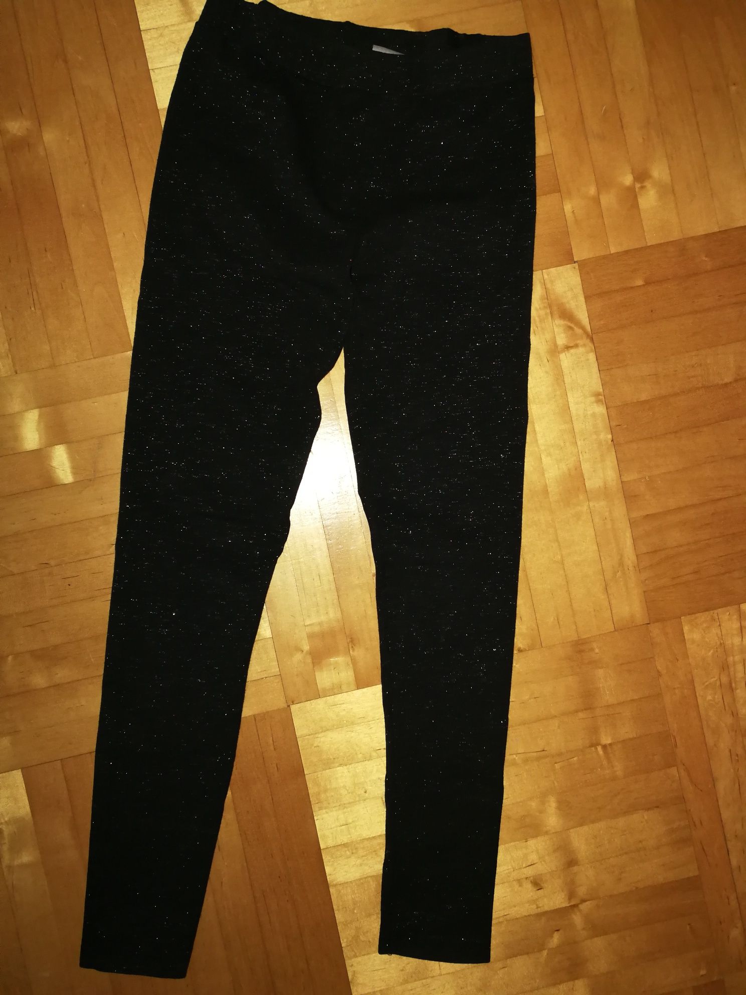Leginsy czarne ze srebrną nitką na 140 cm