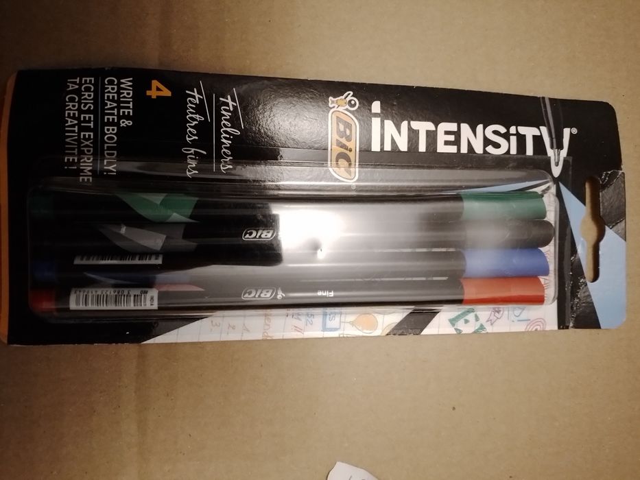 Cienkopisy BIC zestaw 4 sztuki zieleń czerń granat czerwony