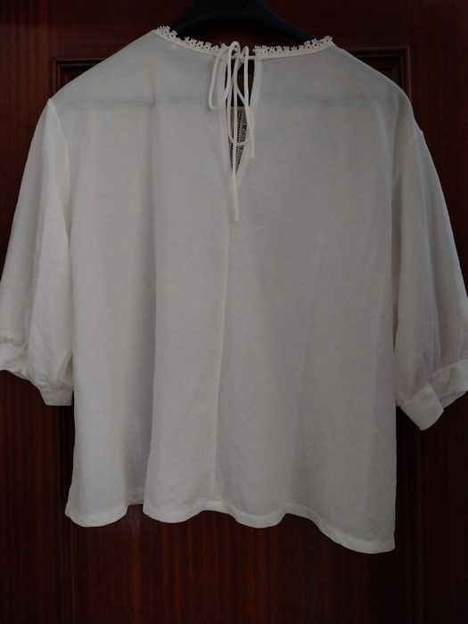 Camisa beige jovem