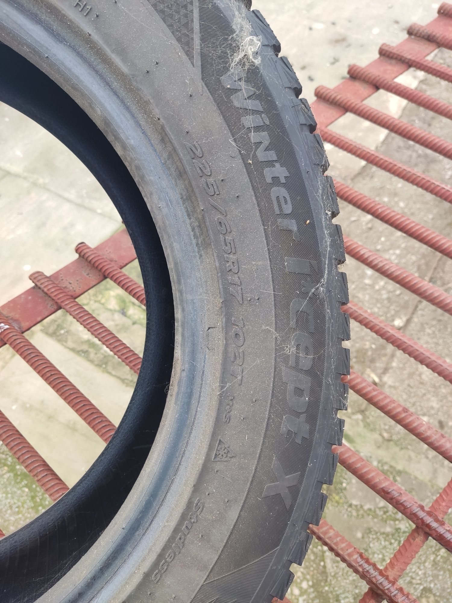 Резина зимняя.Hankook Winter.225/65R17..