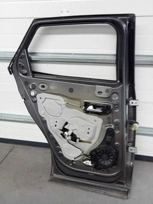 Porta Trás ESQ Peugeot 3008 II em Stock