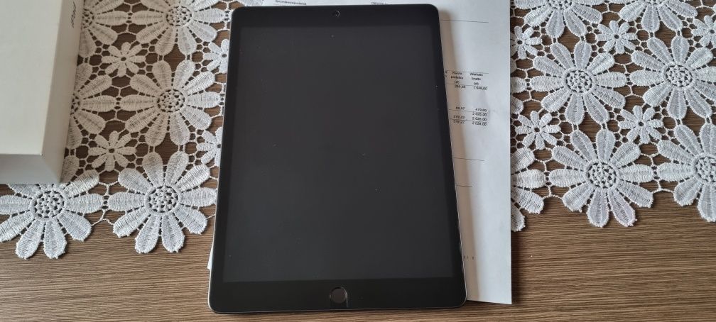 Ipad 8 generacji 32 GB space gray.