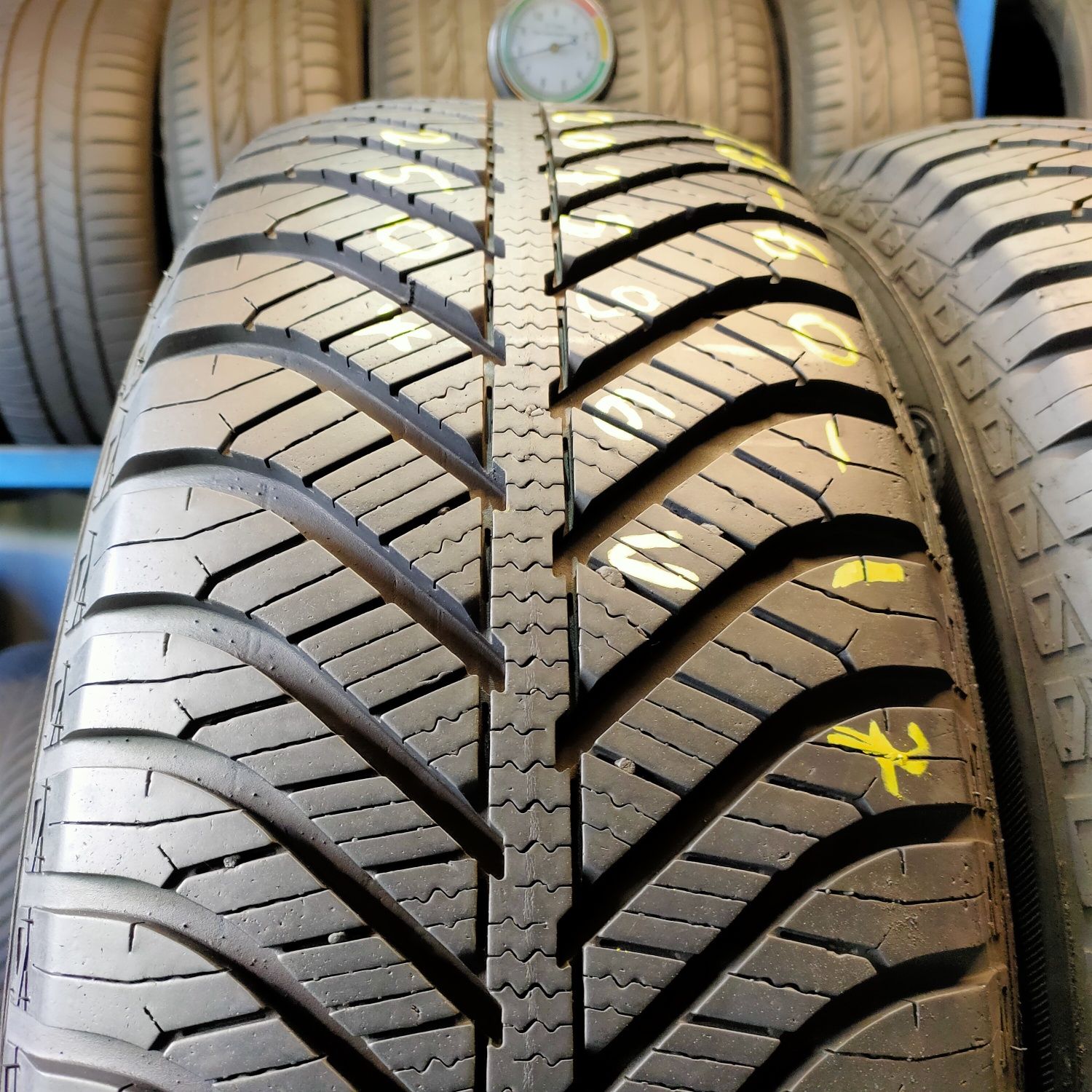 215/60r17 GoodYear Vector4Seasons 2020r 7.5mm