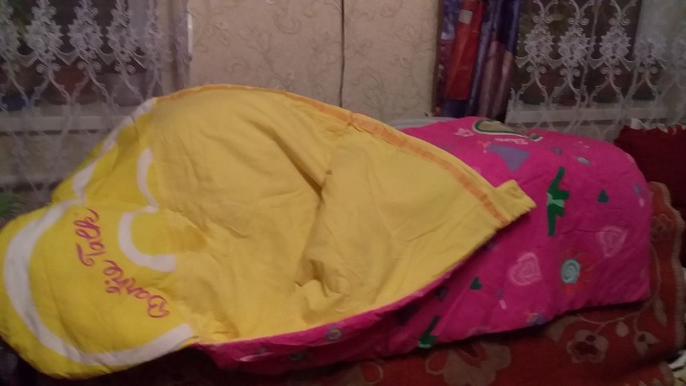 Продам детский спальный мешок для девочки.