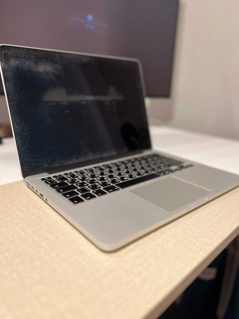 Macbook Pro Retina Late 2013 i5 4GB SSD 128 GB. Bateria 192 cykli.