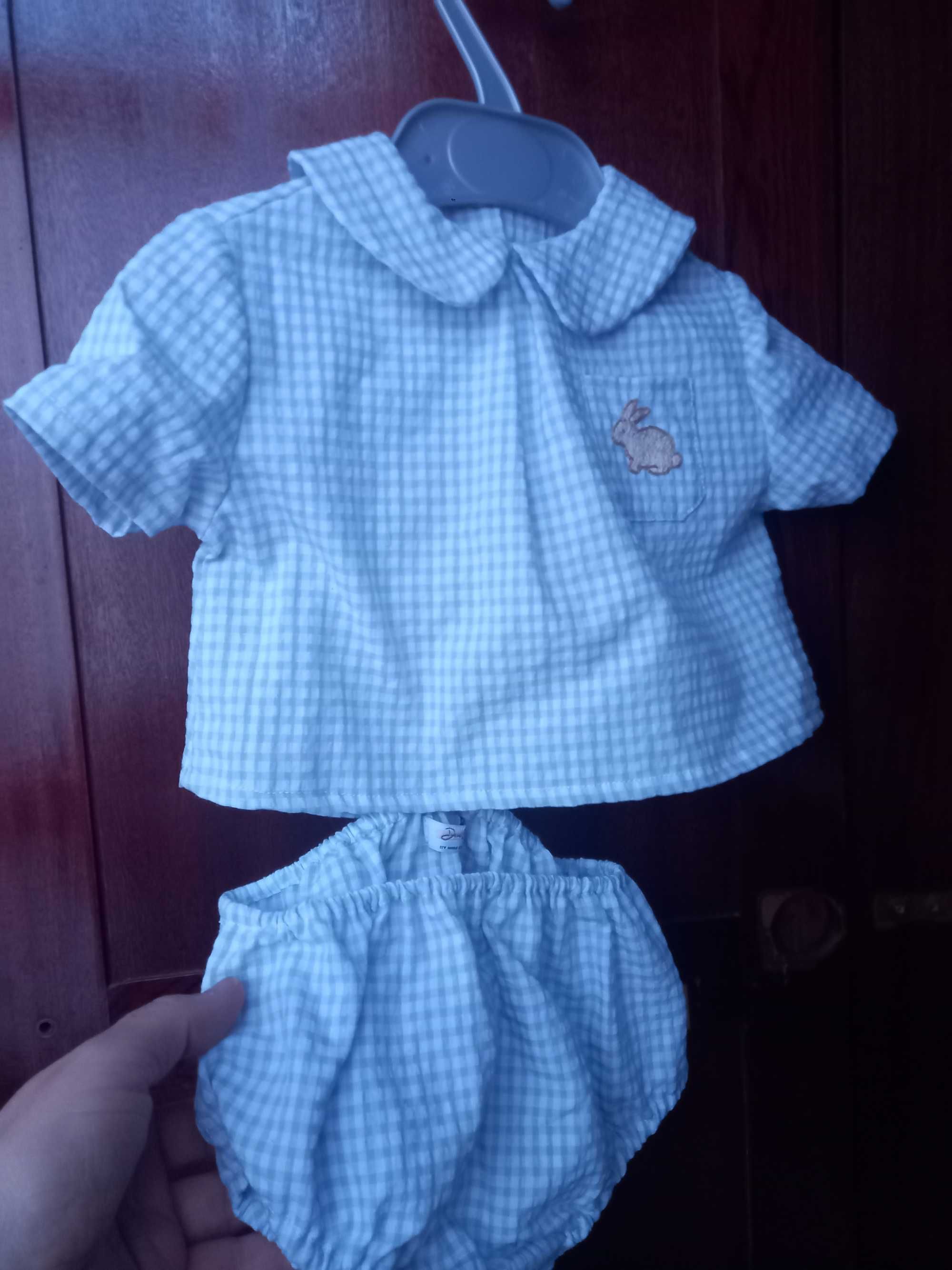 Blusa manga curta e Tapa-fralda p/ bebé 1-3 meses c/ bordado à mão