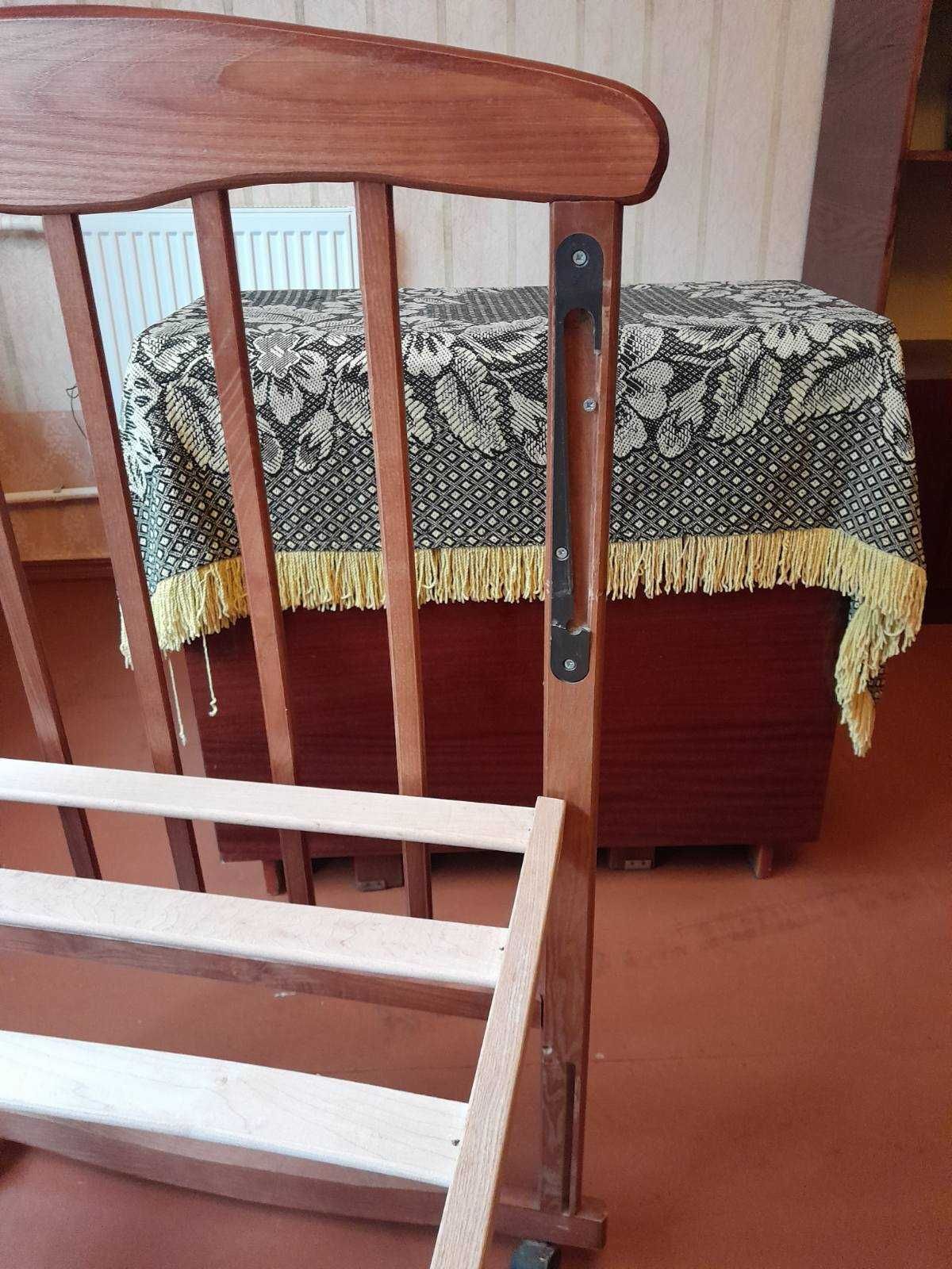 продам детскую кроватку с кокосовым матрасом