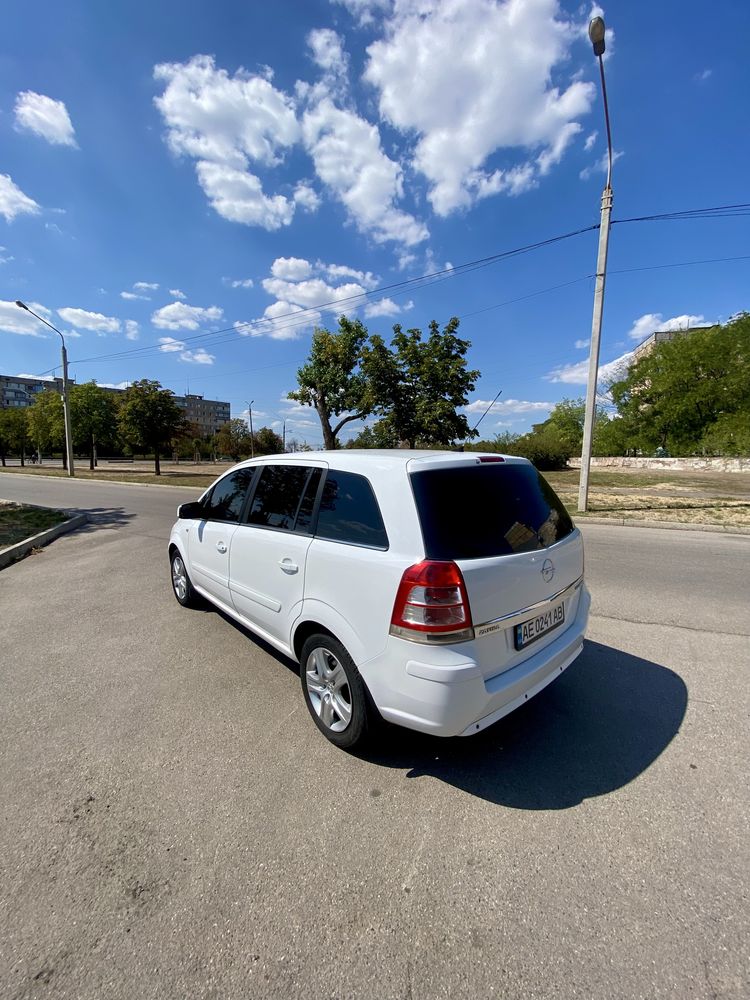 Продам автомобіль opel zafira 2011 1.6 CNG