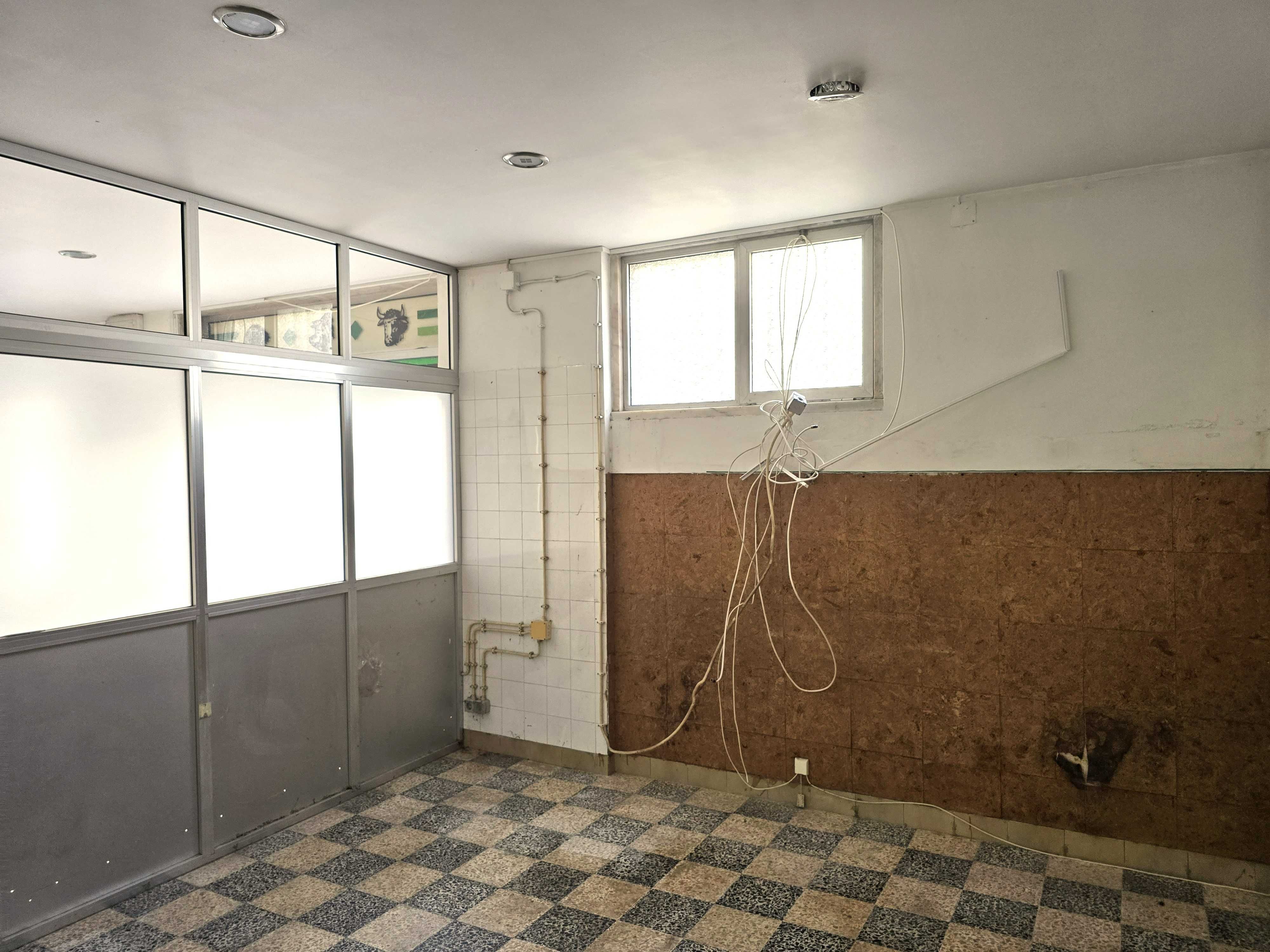 Espaço comercial em Rua Eça de Queiroz