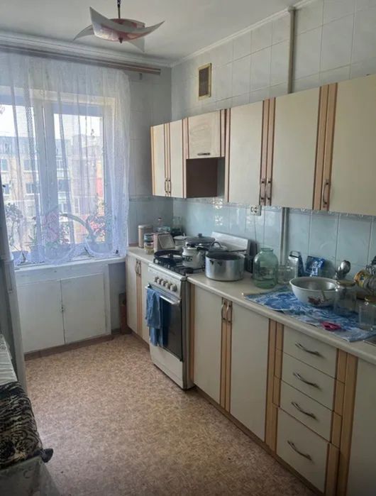 Пропонуємо до продажу трикімнатну квартиру Шкільний