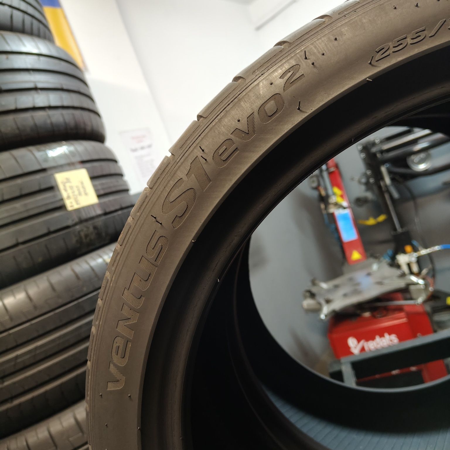 255/35/19 XL Sprzedam parę opon letnich Hankook