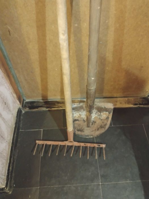 Продам садовий iнвентар по 100 грн. за кожну одиницю.