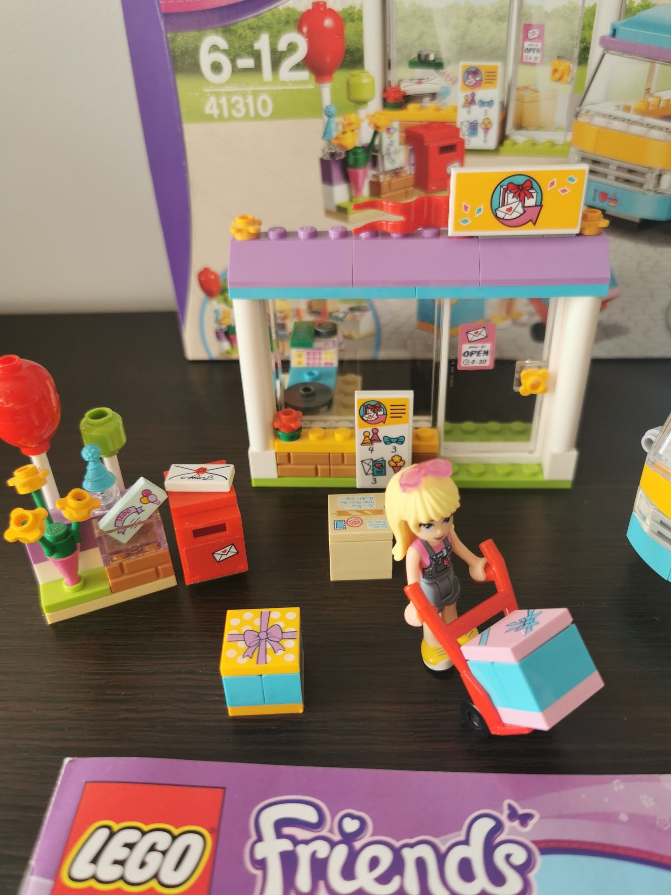 LEGO Friends 41310 Dostawca upominków w Heartlake