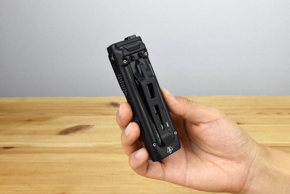 Nitecore EDC23 Потужний карманний ліхтар 2500 Lumen (USB-C)