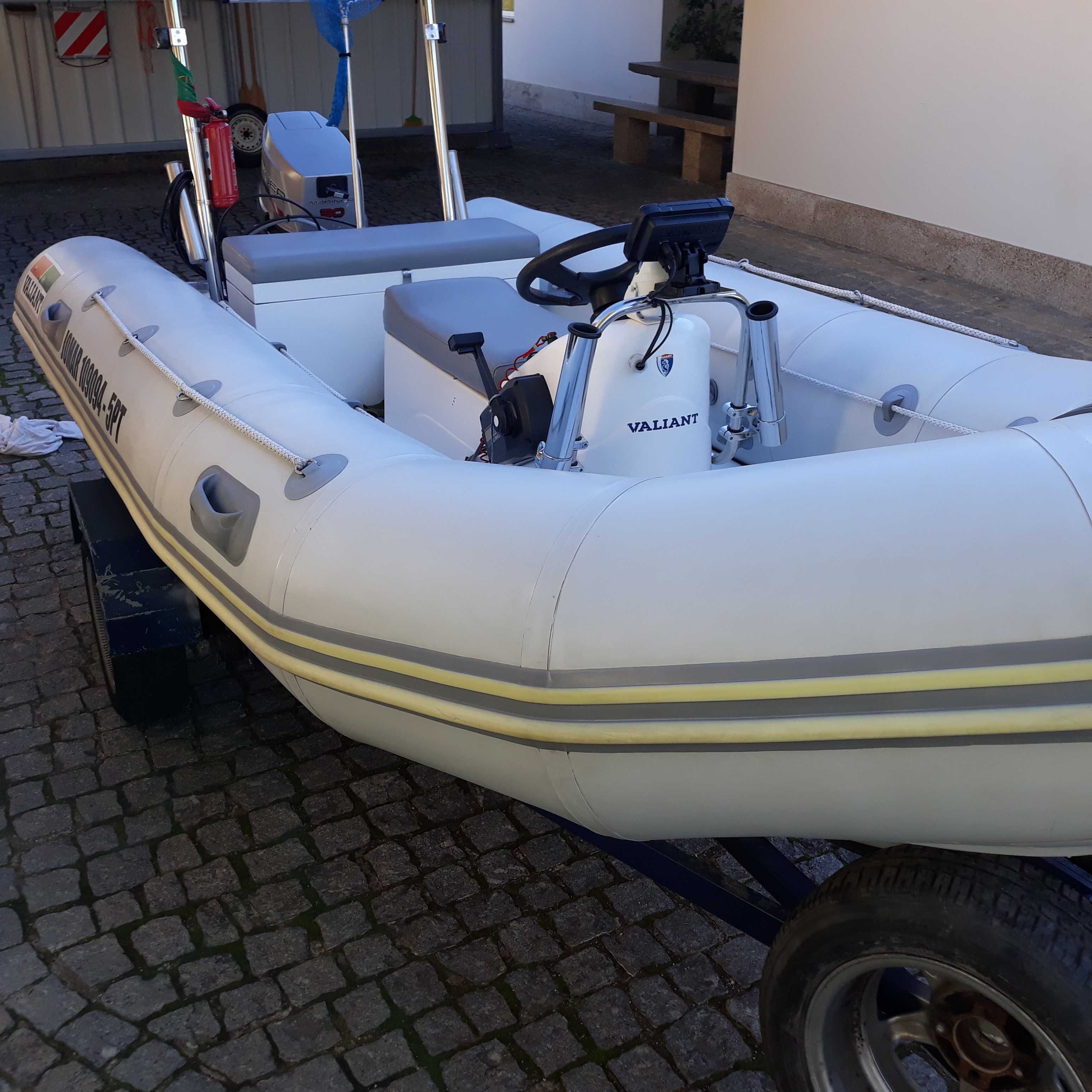 Semi Rígido Valiant 4.00m com motor Mariner de 30cv + atrelado