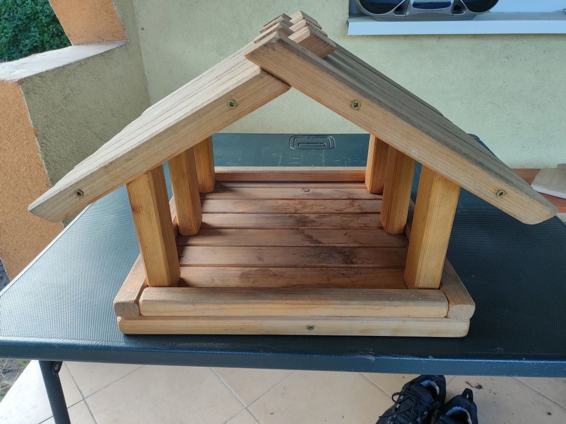 Karmnik dla ptaków drewniany