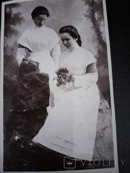 Три фото воспитанницы Института благородных девиц в Петербурге