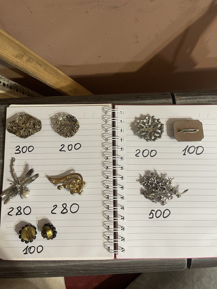 Продам брошки разние
