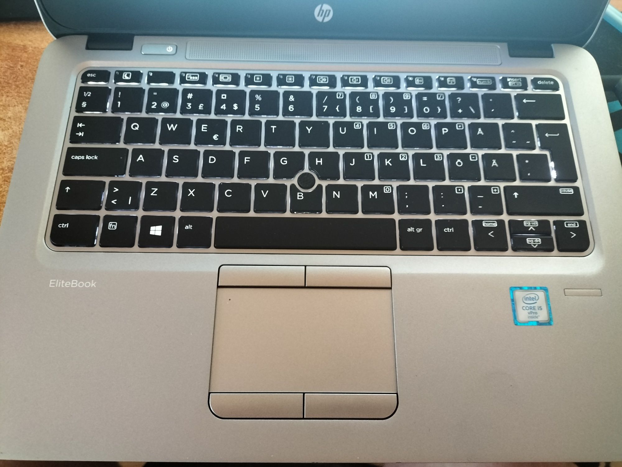 HP elitebook 820 G3 i5-6200u