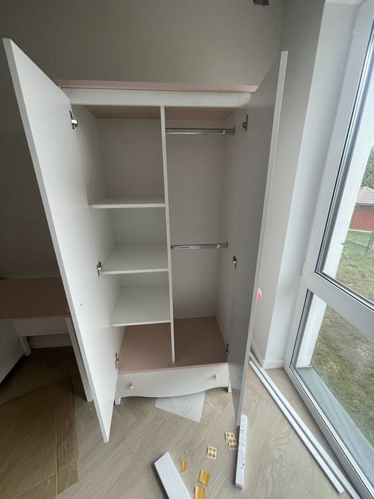 Skrecanie mebli montaz skladanie mebli naprawa rozbiorka