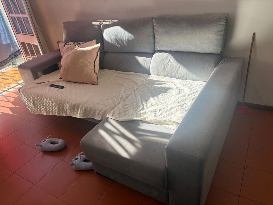 Sofa semi novo pouco tempo de uso