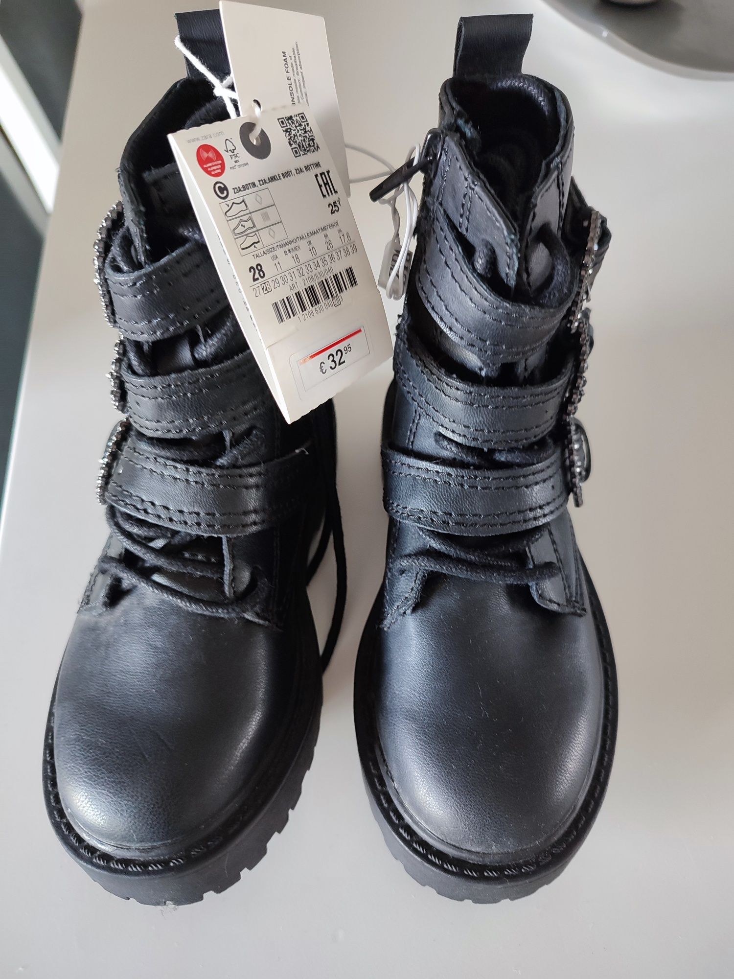 Botas pretas de menina - Novas