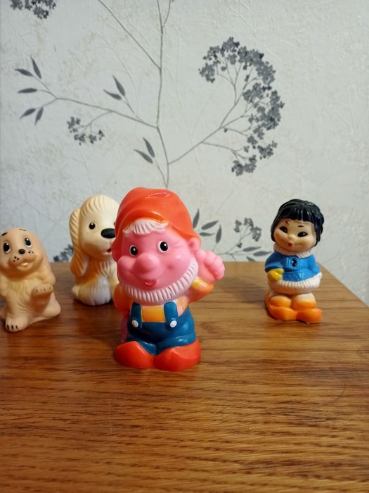 Игрушки времён СССР.