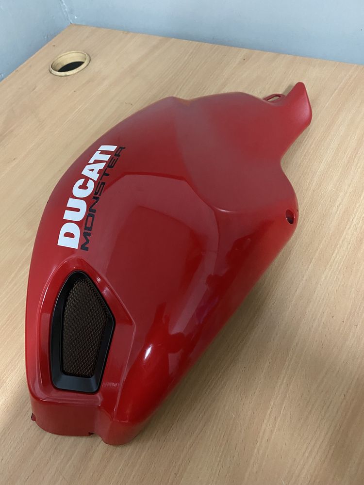 Osłona Nakładka Zbiornik Ducati Monster 696 owiewka bok 4803/2601B