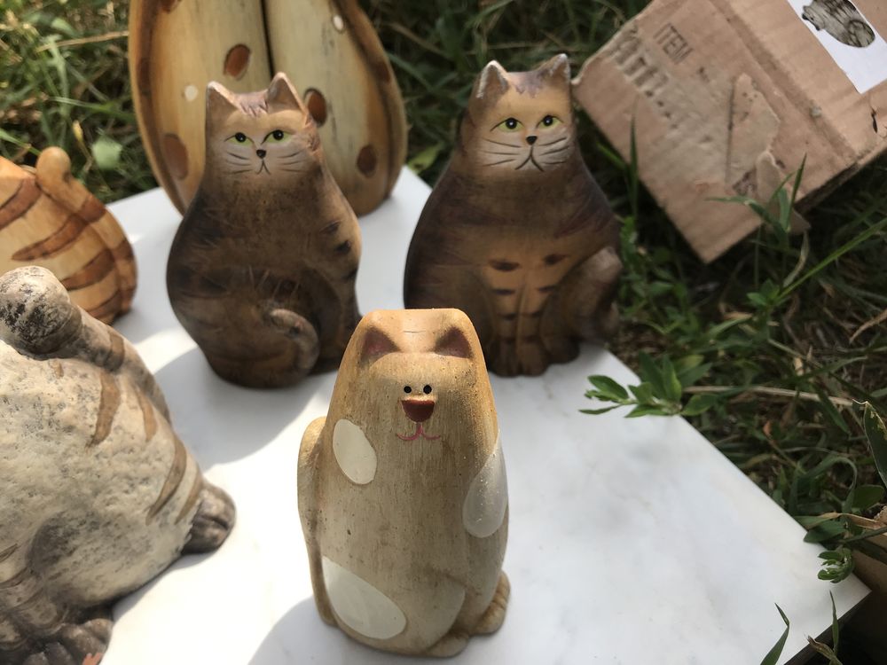 Статуетки коти із глини