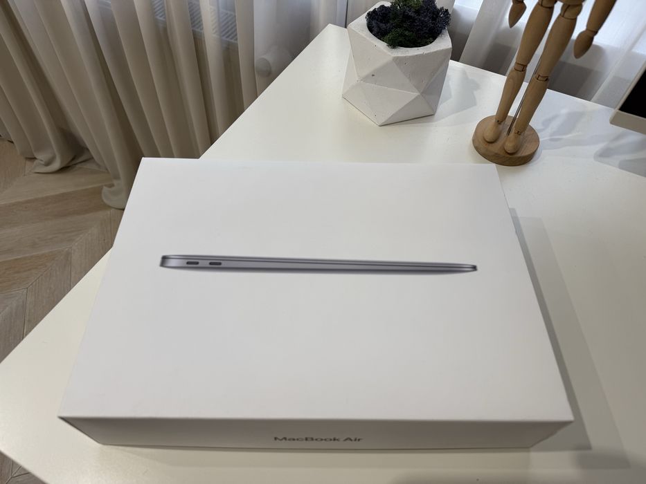 MacBook Air 13" M1  8/256