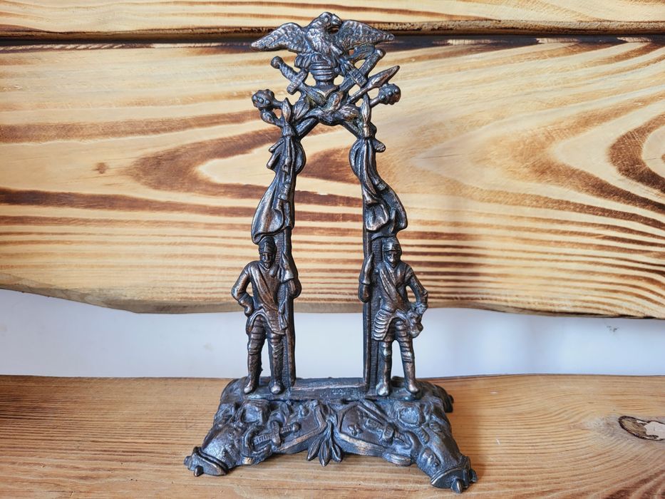 Stara przedwojenna metalowa ramka z motywem wojskowym