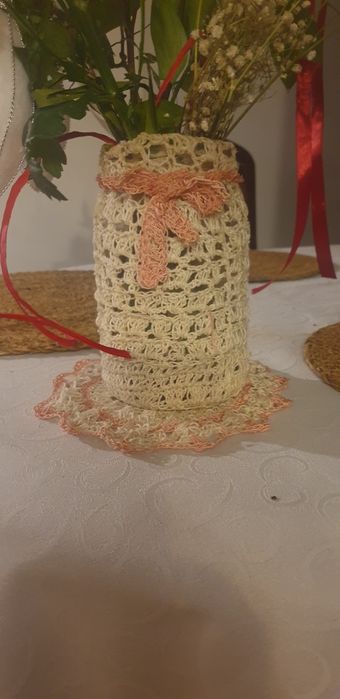 Wazon szklany wykonany ręcznie na szydełku