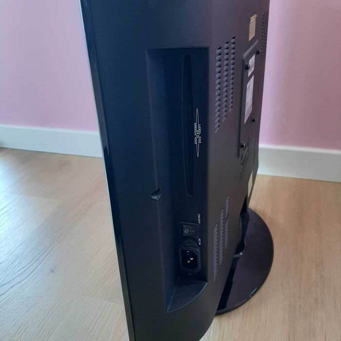 TV Mitsai 22" com leitor de DVD incorporado