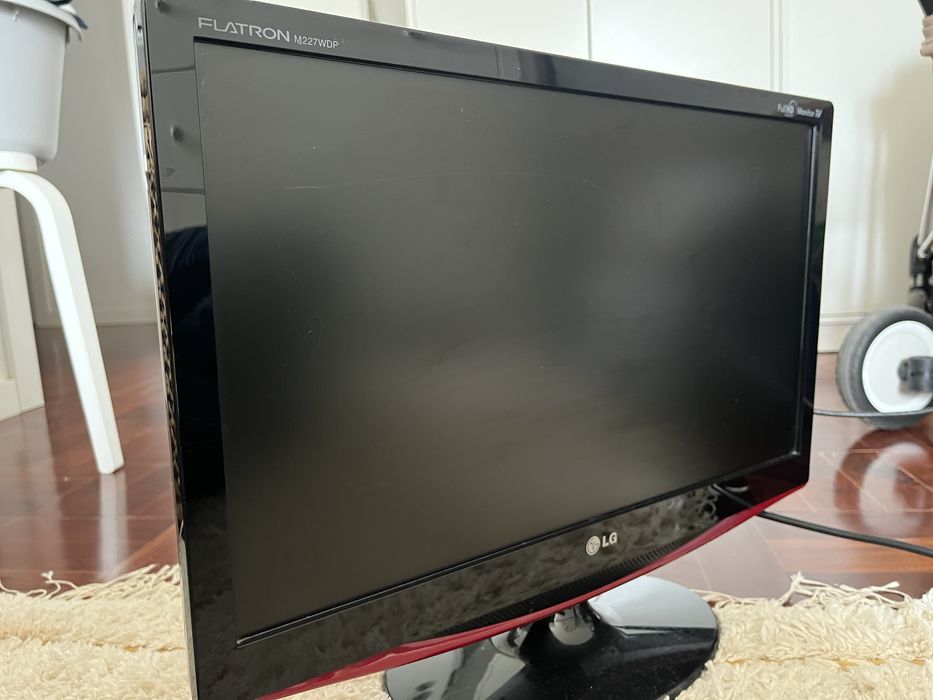LG modelo Flatron M227wd