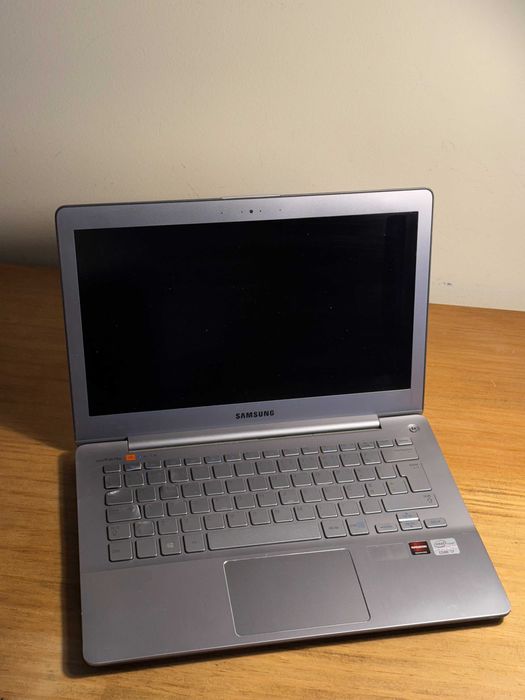 Portátil Samsung i7 - modelo NP730U3E