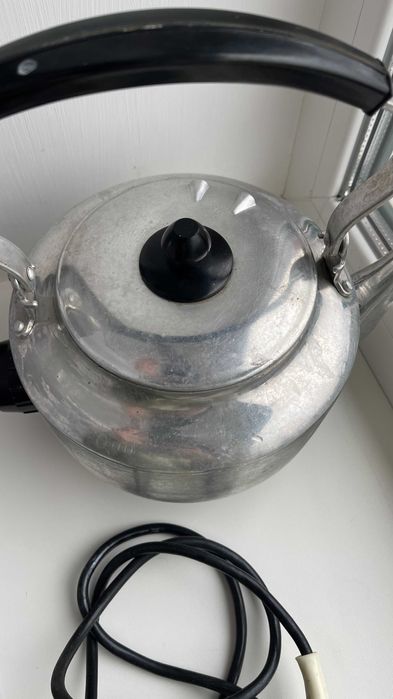 Алюмінєвий чайник електричний часів СССР