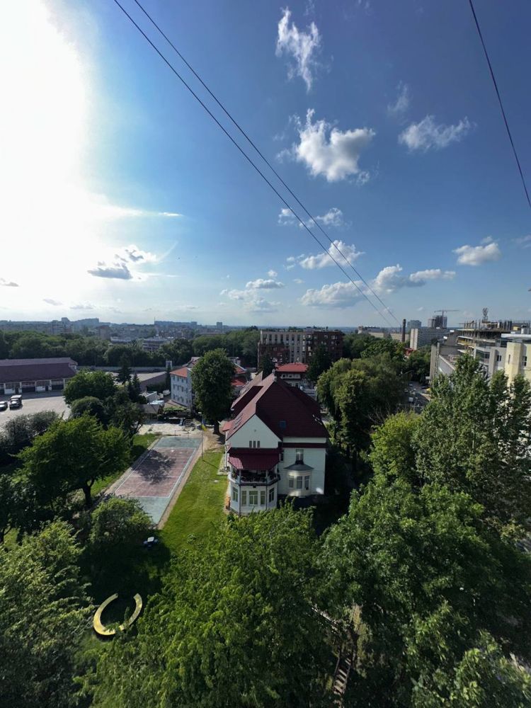 Продаж просторої 2 кім кв з Красивим виглядом по вулиці Сахарова.