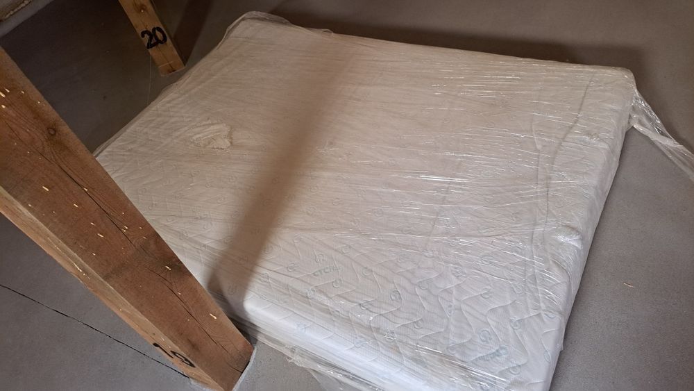 Materac  dwustronny  200x240x 20stan bdb