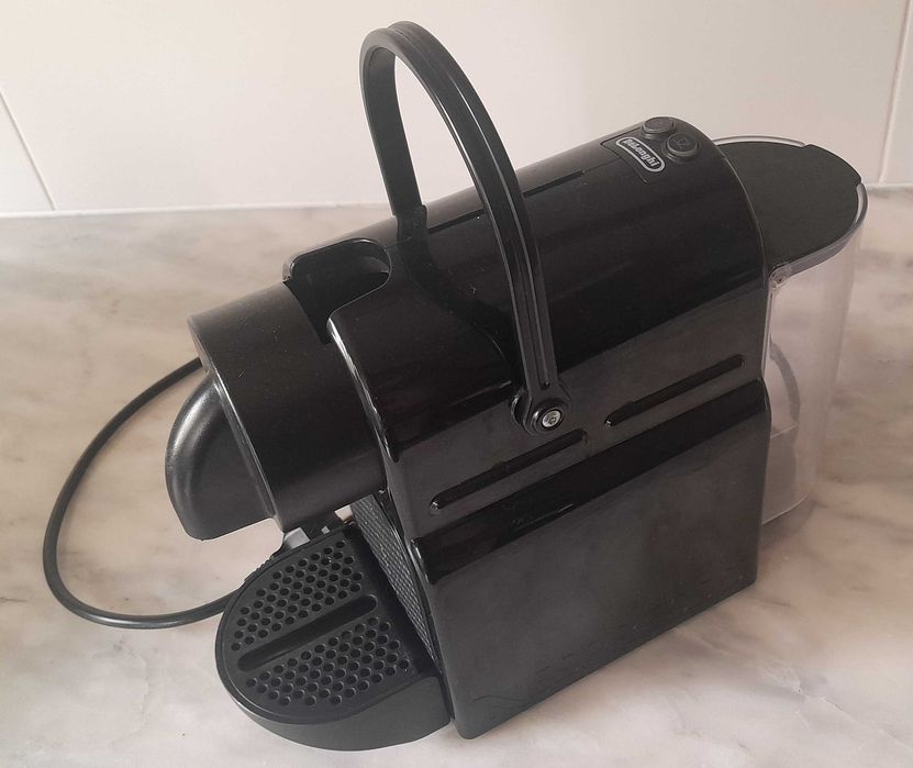 MAQUINA CAFÉ DELONGHI NESPRESSO INISSIA PRETO (AVARIADA)