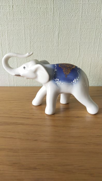J. Jezela porcelanowy słoń figurka z czasów PRL-u