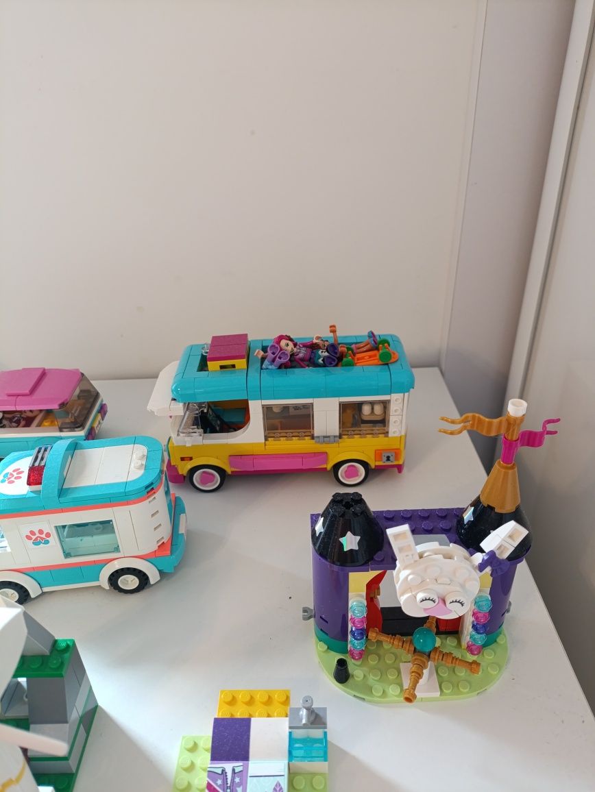 Zestawy LEGO friends + pudełko z klockami LEGO