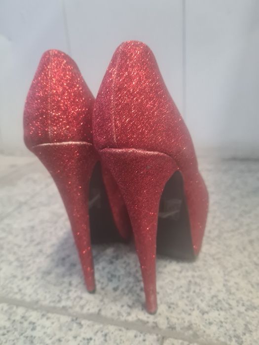 Czerwone brokat buty do pole dence 39/40
