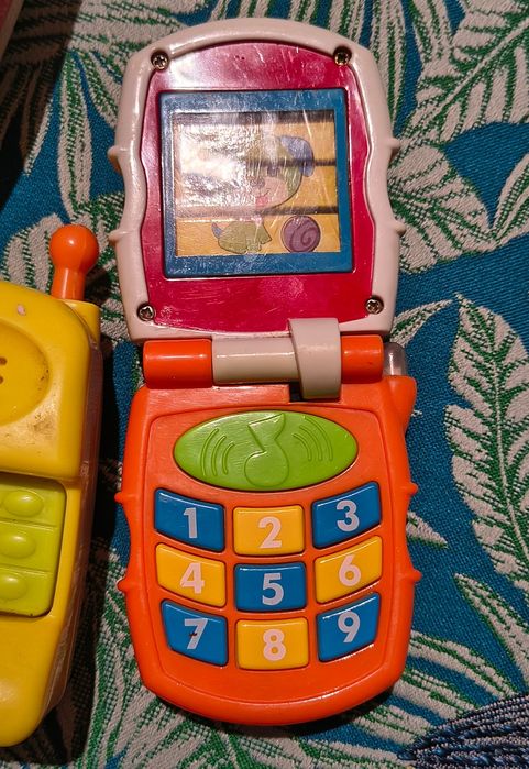 Zestaw telefonów zabawkowych