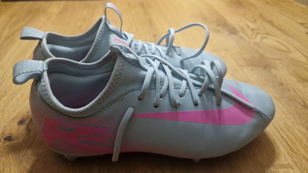 Korki do gry w piłkę dla chłopca