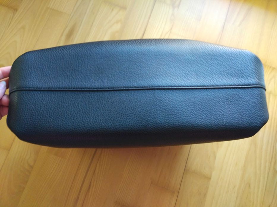 Klasyczna torebka czarna do ręki mieści A4 duża pojemna przegródki