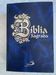 Biblia em estado de muito usada